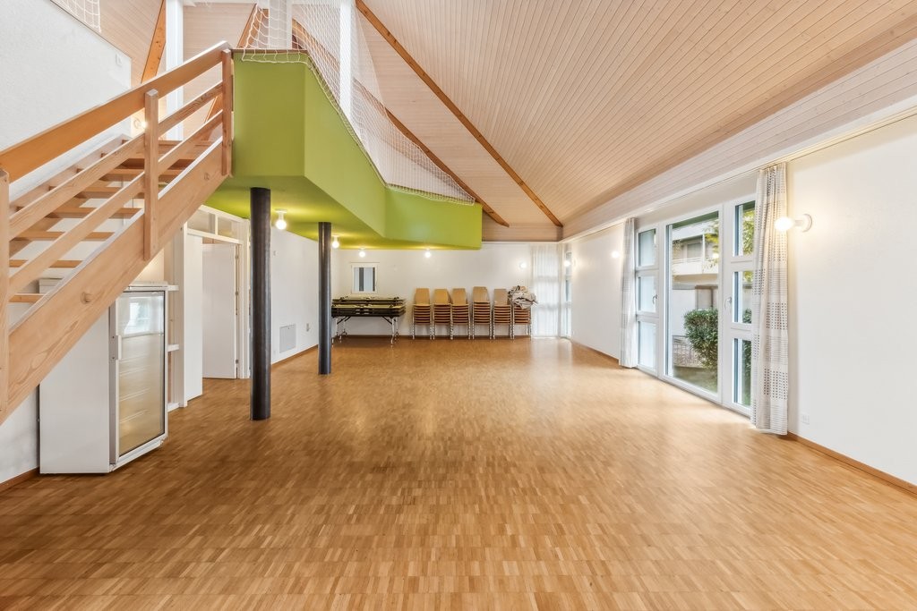 162m² storage room, photo 1 of 8