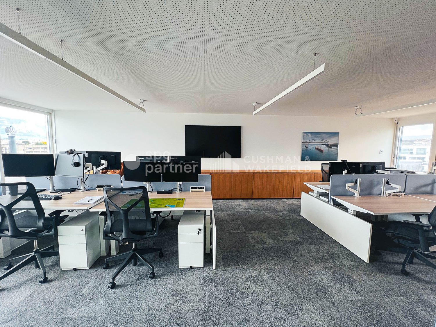 190m² office, photo 1 of 7