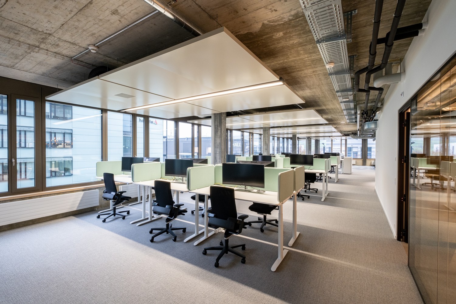 702m² commercial, photo 2 of 8