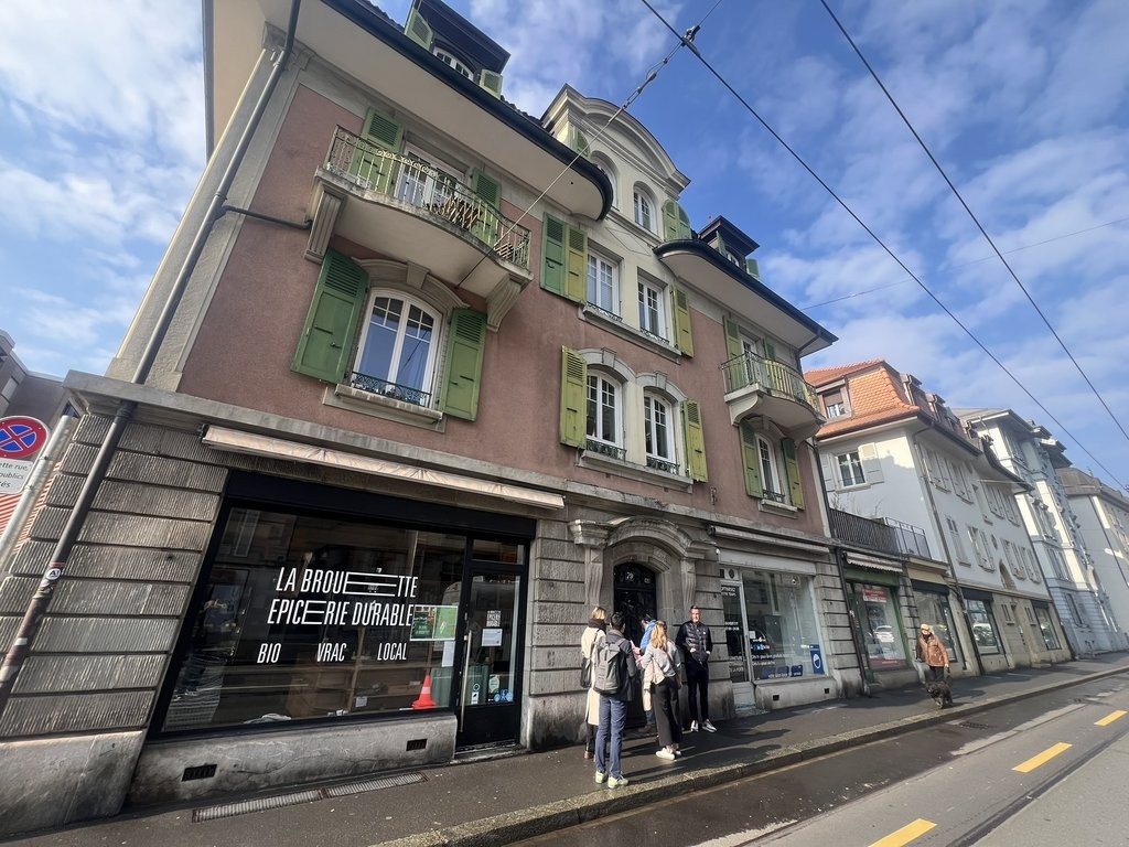 94m² commercial, photo 1 of 7