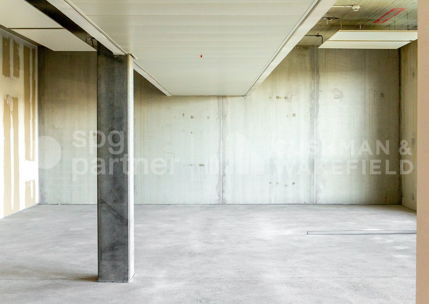 Commercial, photo 8 of 10