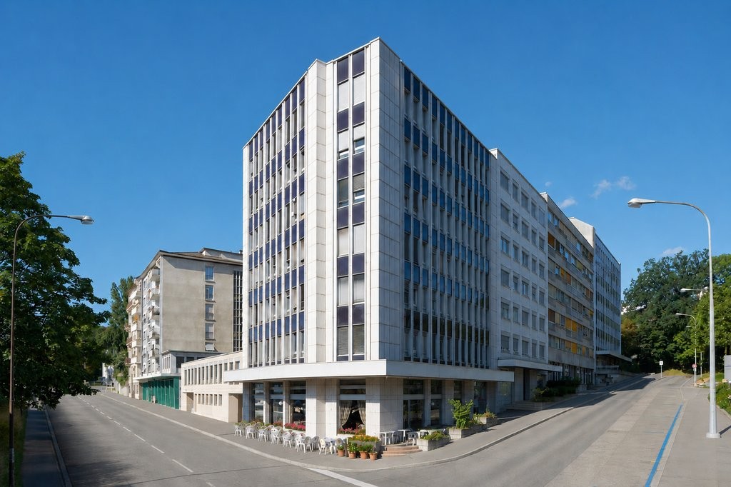 117m² shop, photo 1 of 4