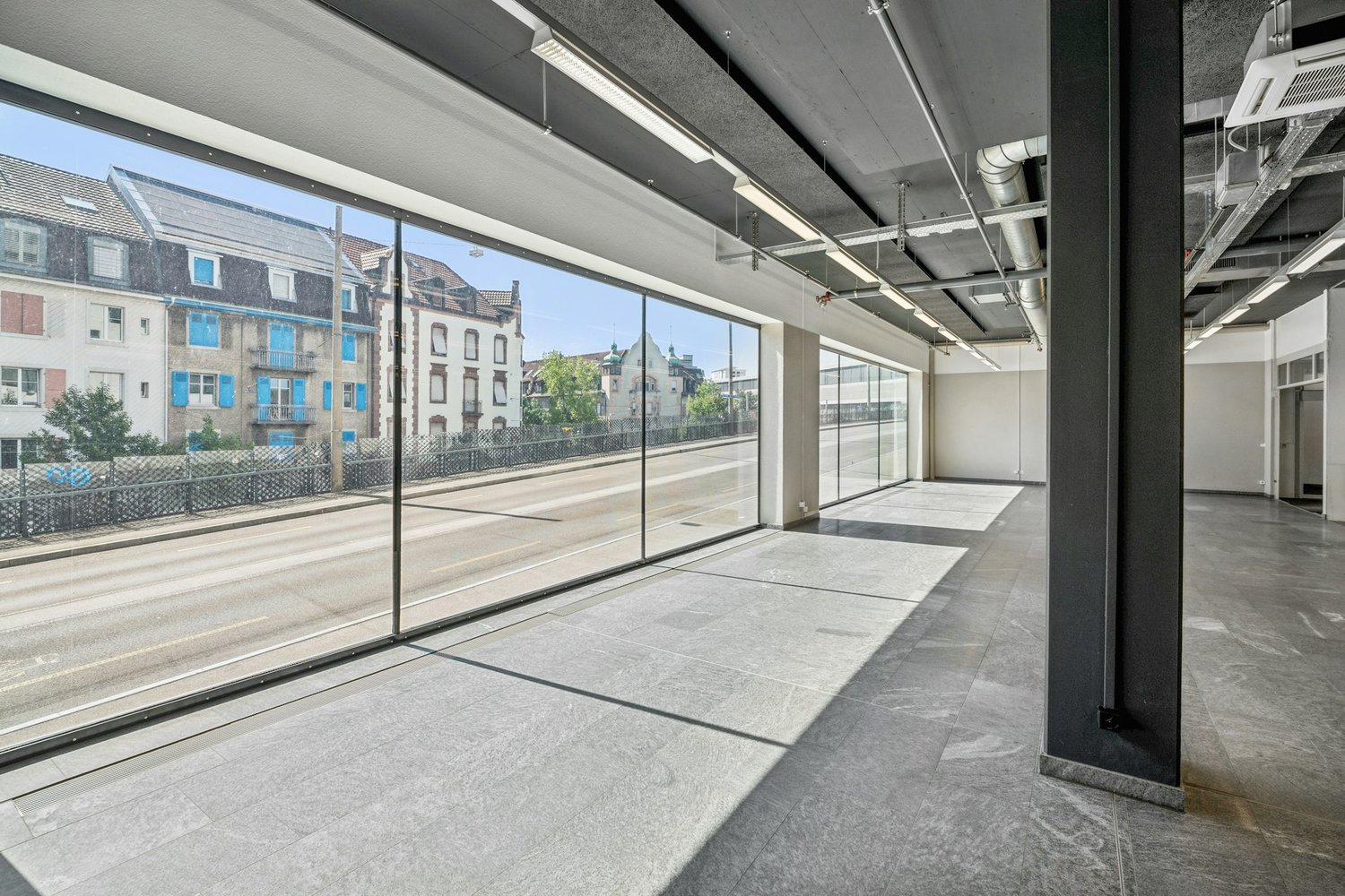 310m² commercial, photo 1 of 10