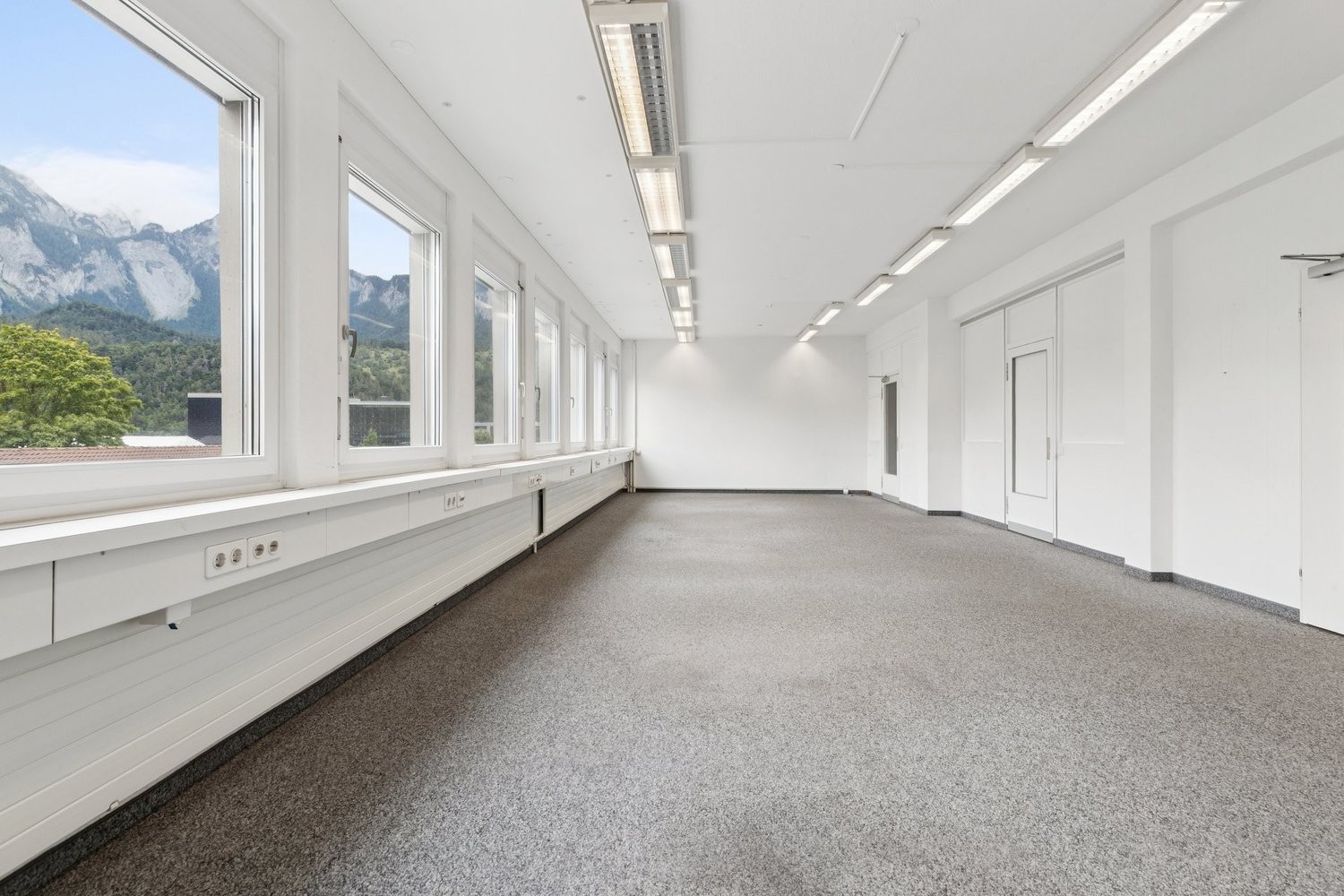 858m² office, photo 4 of 10