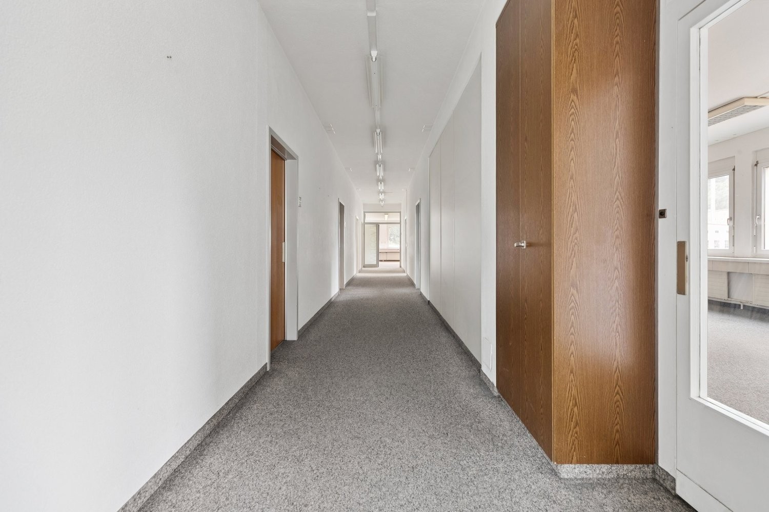 858m² office, photo 6 of 10