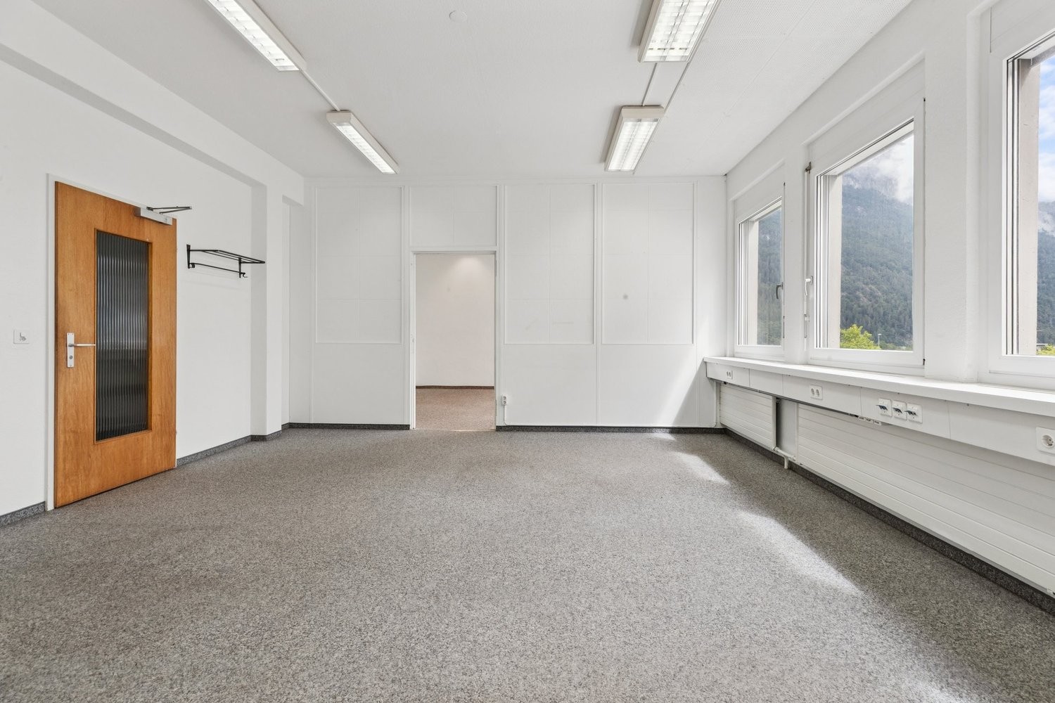 858m² office, photo 7 of 10
