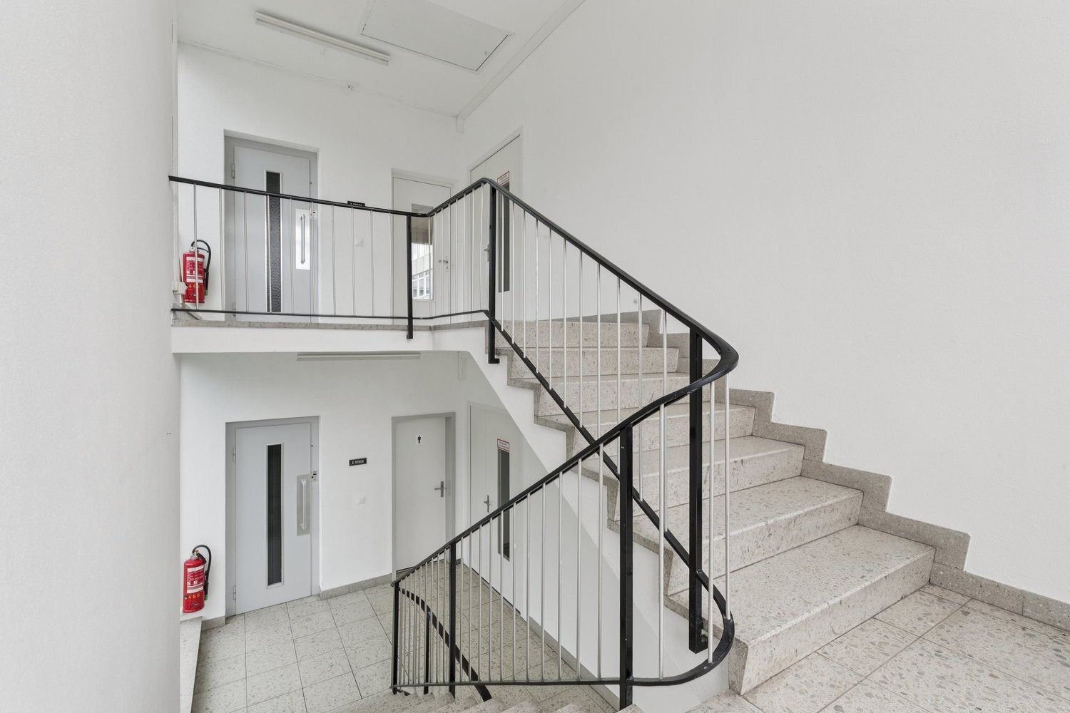 858m² office, photo 9 of 10