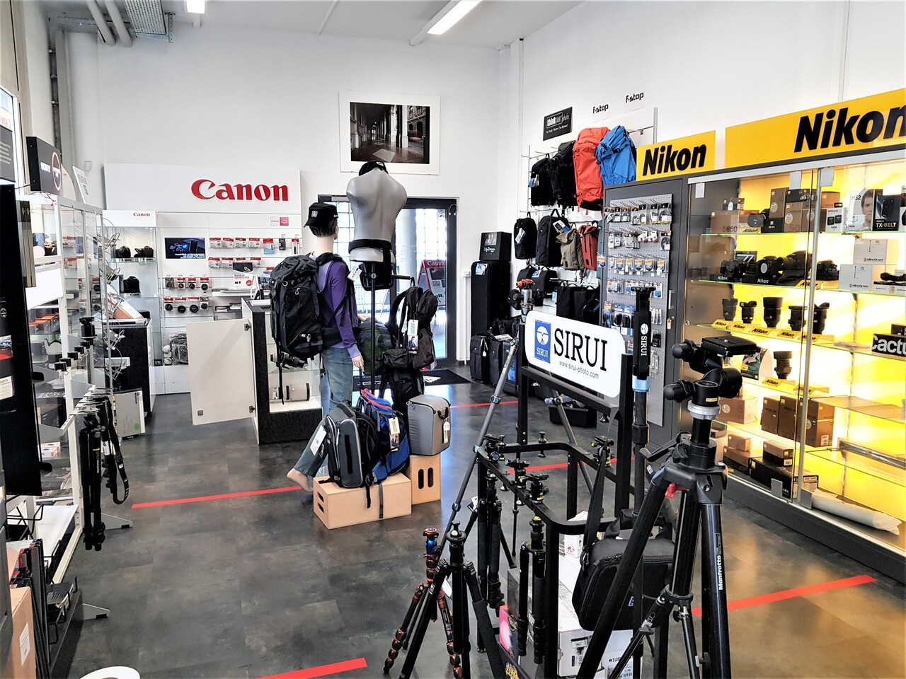 240m² commercial, photo 1 of 4