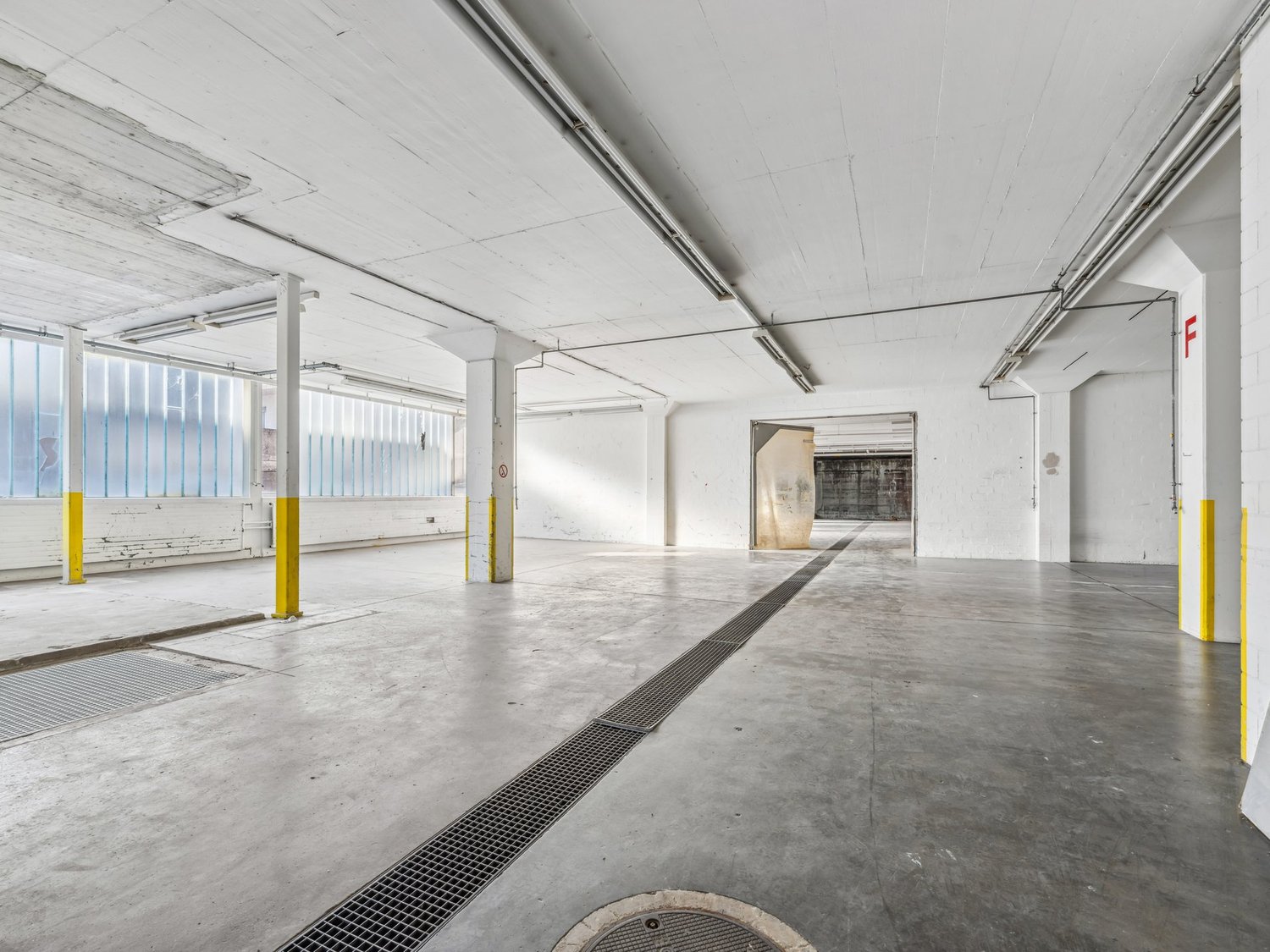 670m² industrial object, photo 8 of 10