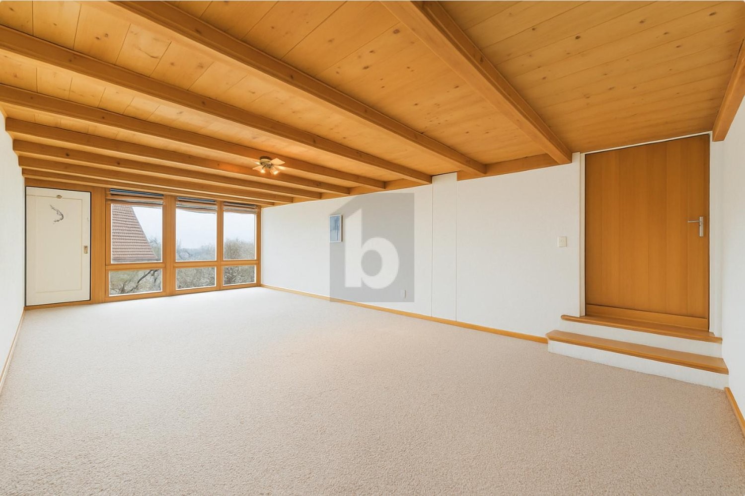 8 rooms farm house, photo 1 of 4