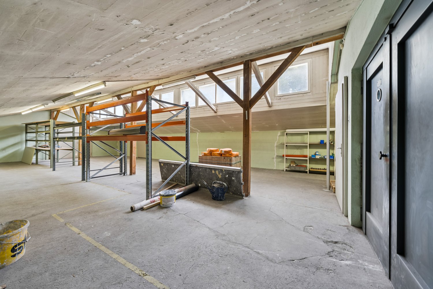 3890m² commercial