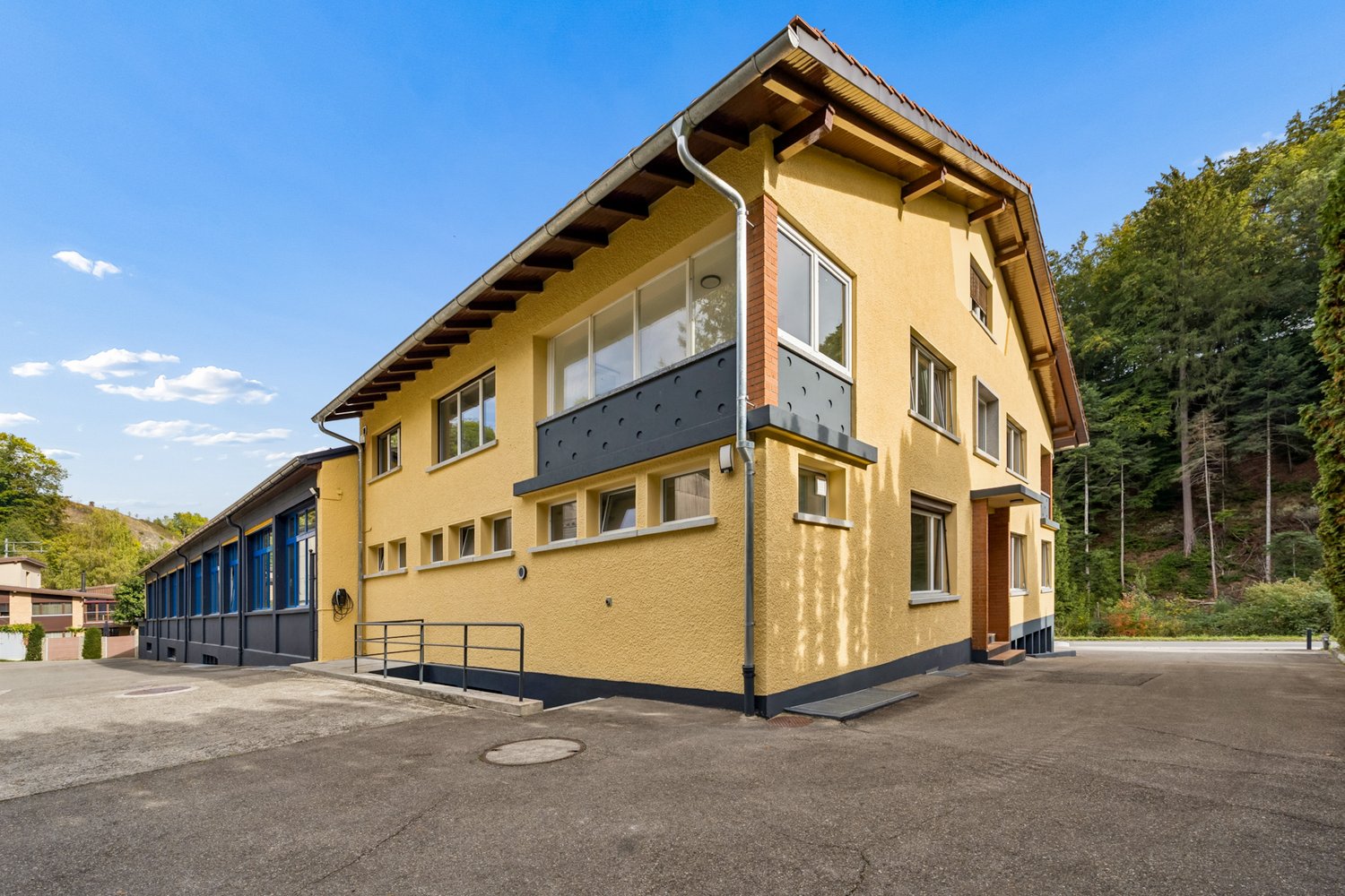 3890m² commercial