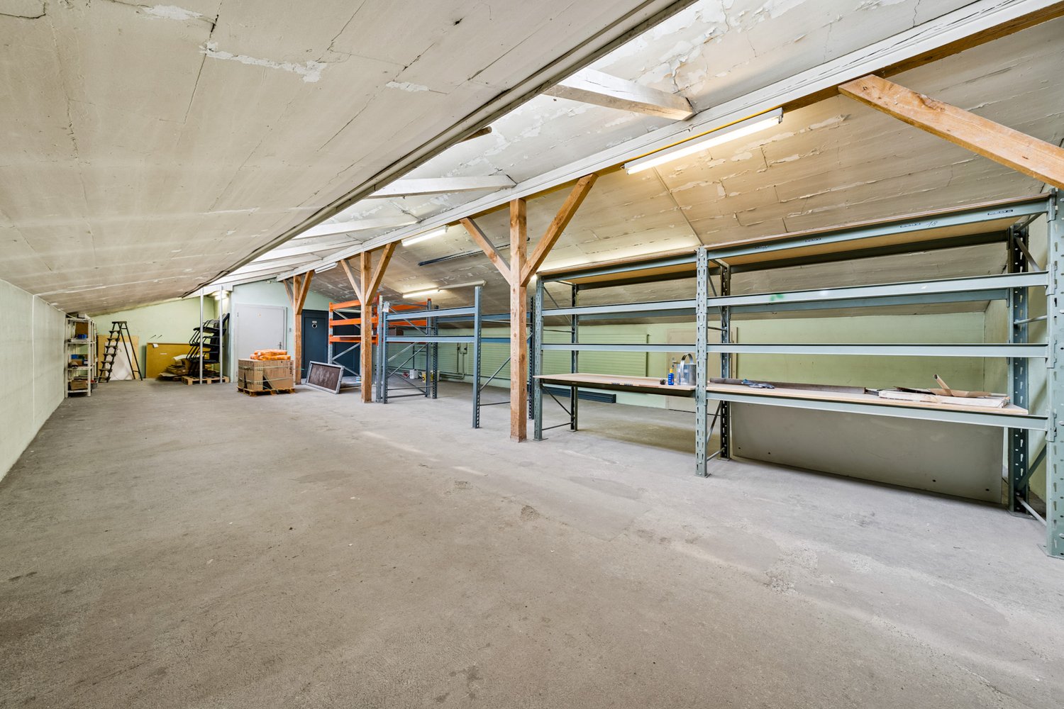 3890m² commercial