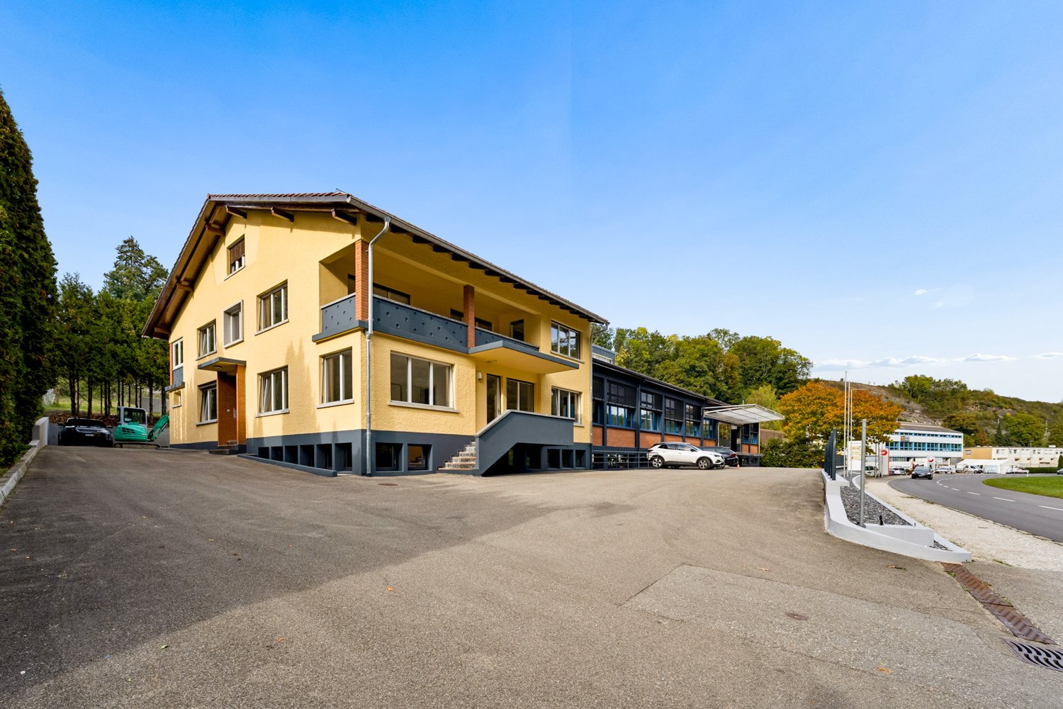 3890m² commercial