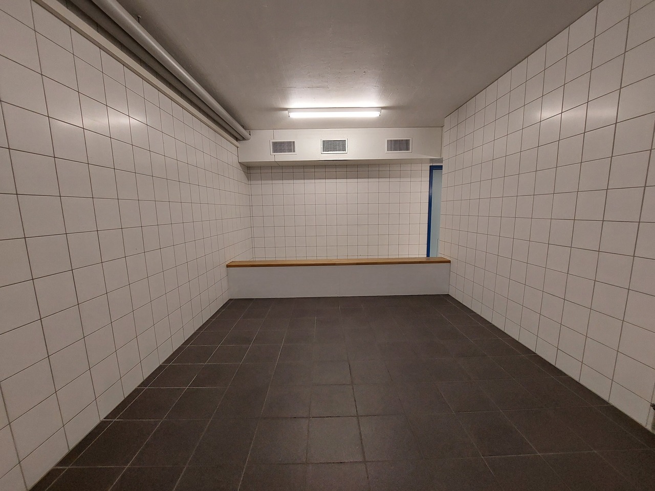 350m² laboratory