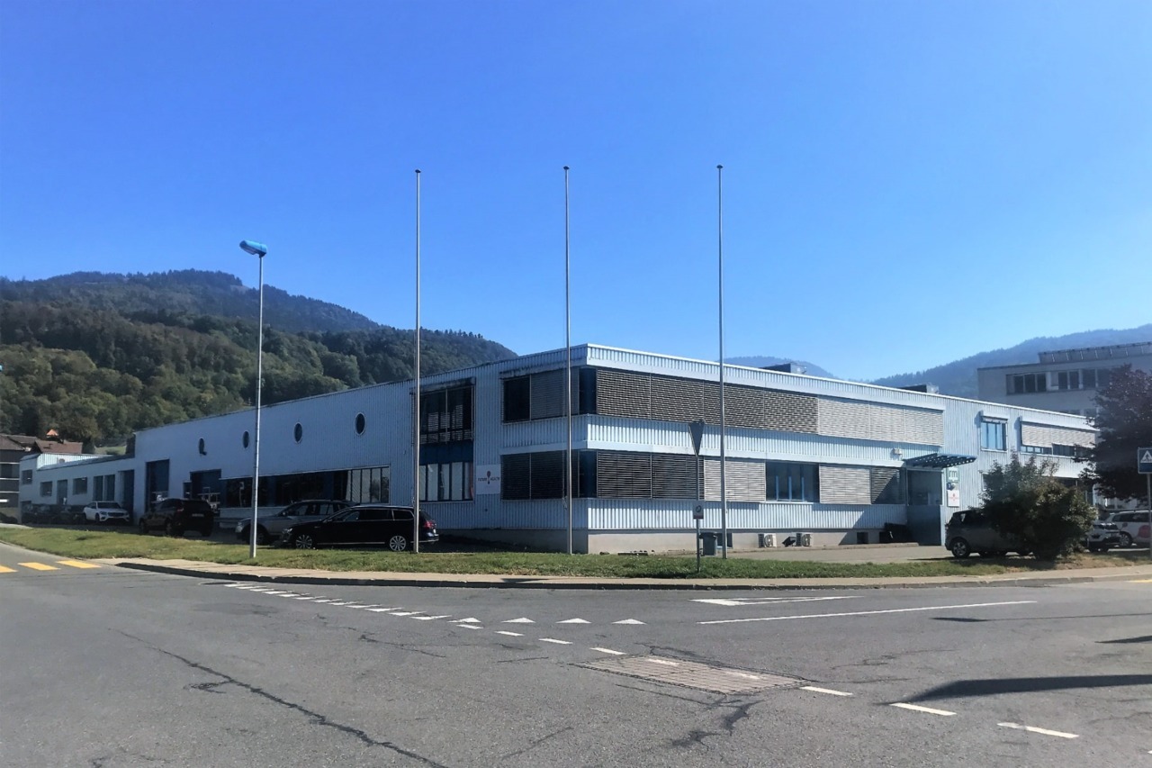 350m² laboratory