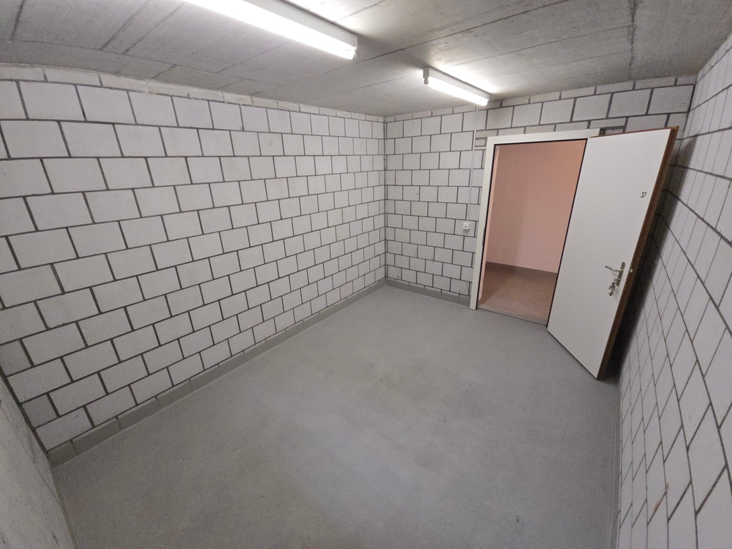 1 room studio, photo 7 of 8
