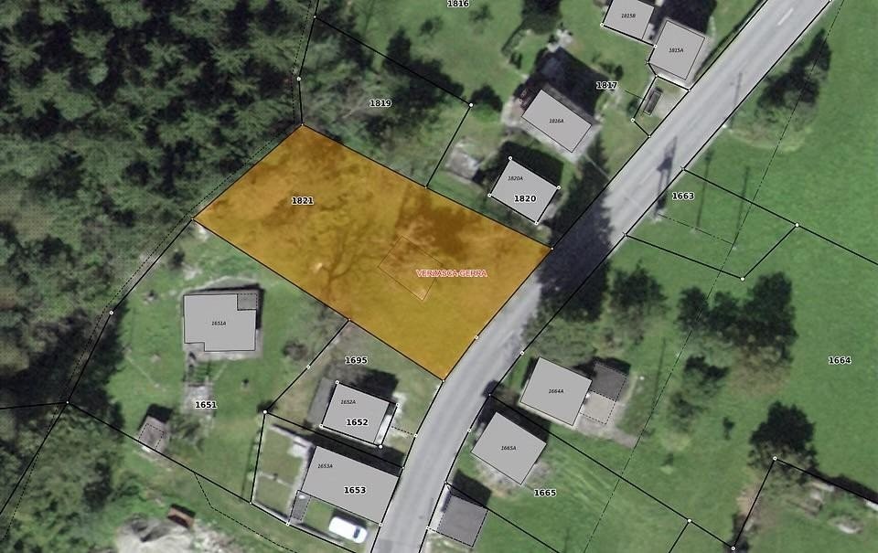750m² building land