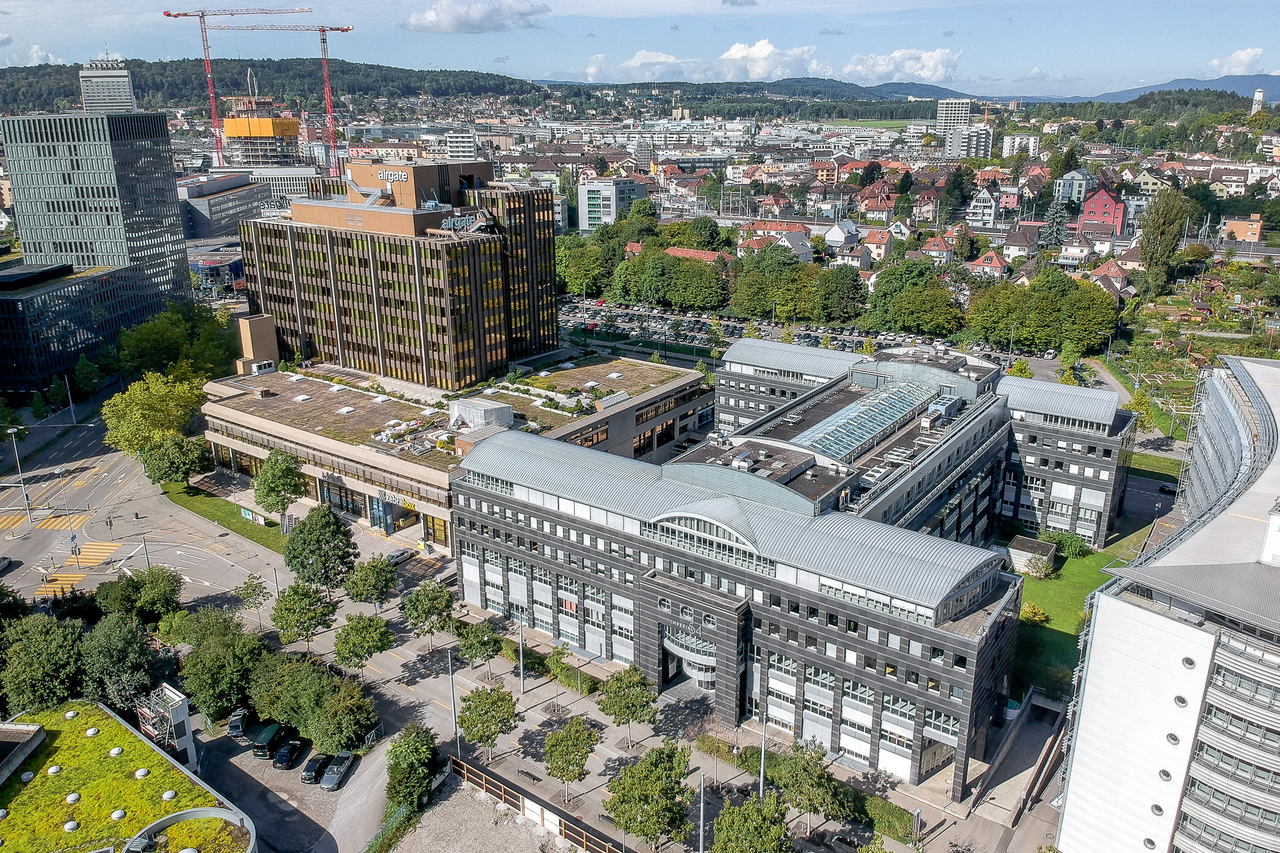 336m² office, photo 1 of 10