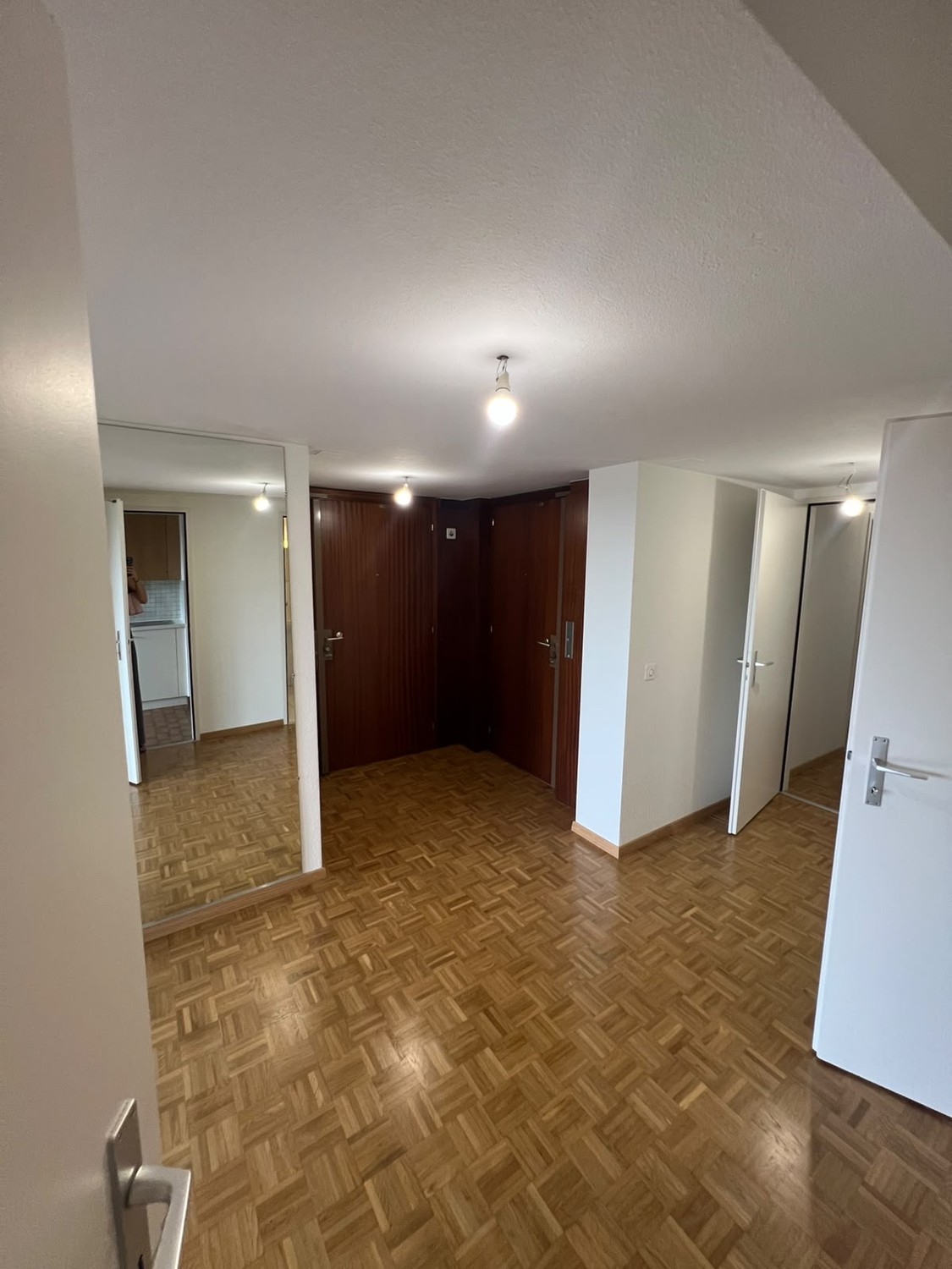 6 rooms apartment, photo 2 of 9