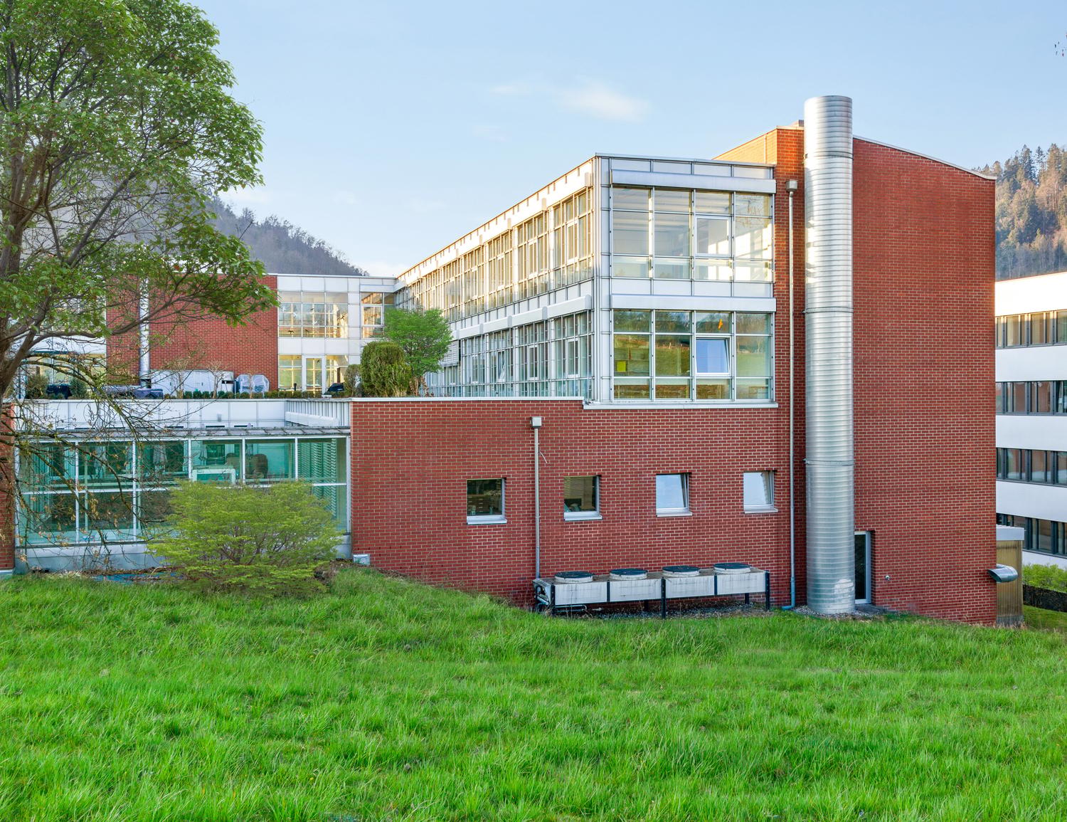 1111m² commercial
