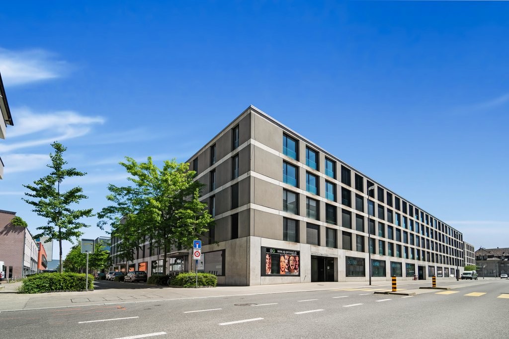 339m² office