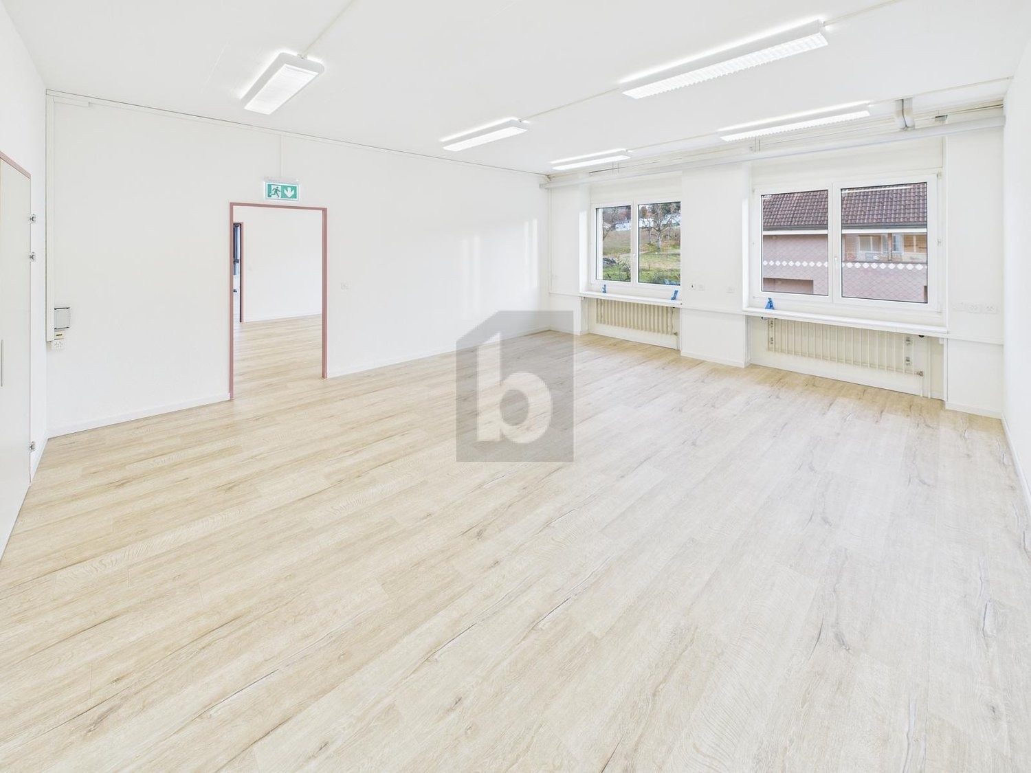 64m² office