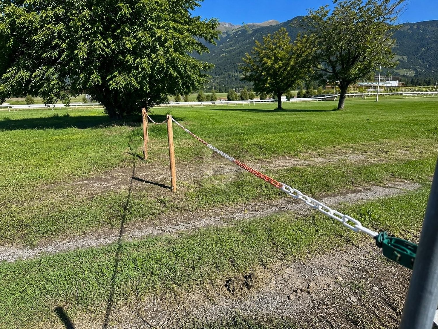 818m² building land, photo 2 of 3