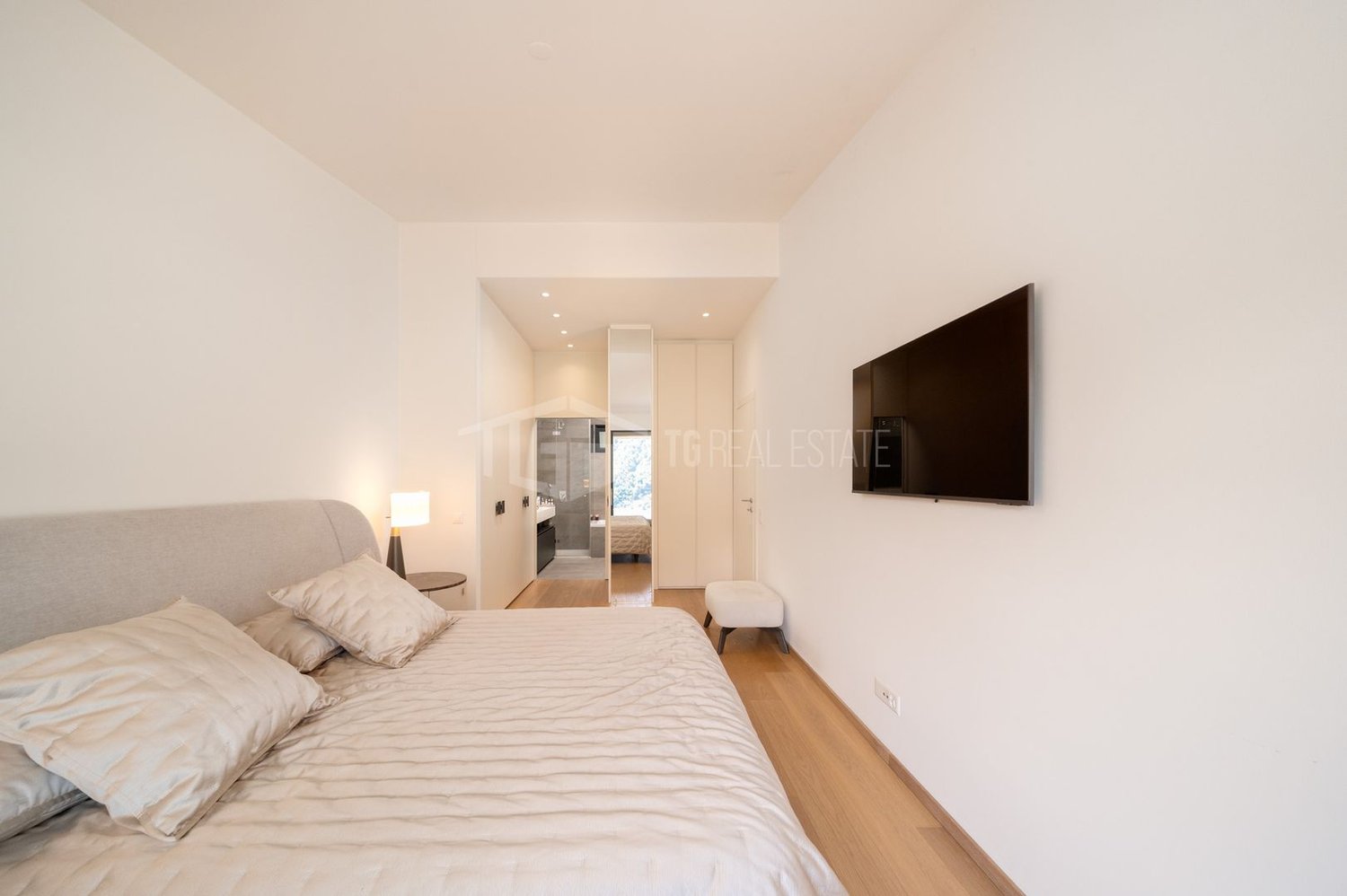 4 rooms attic flat