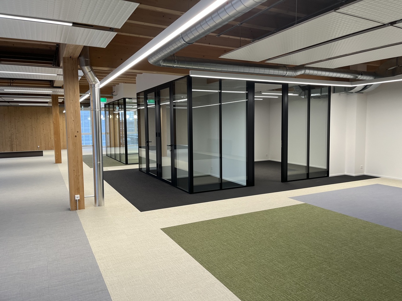 310m² office