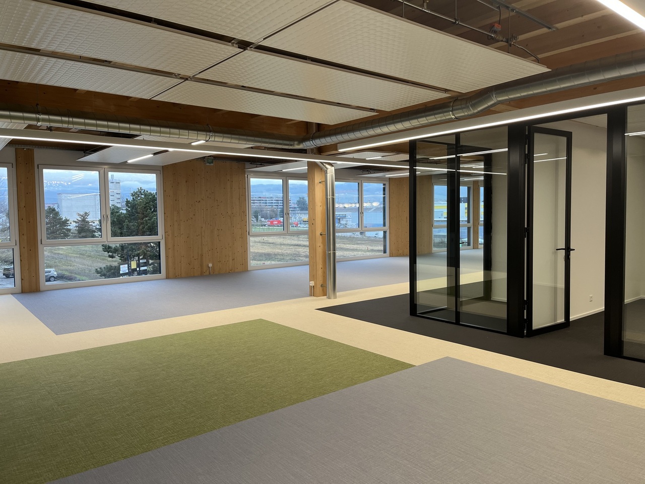 310m² office