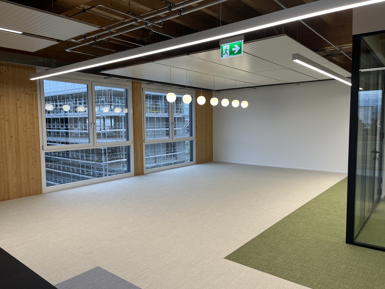 310m² office