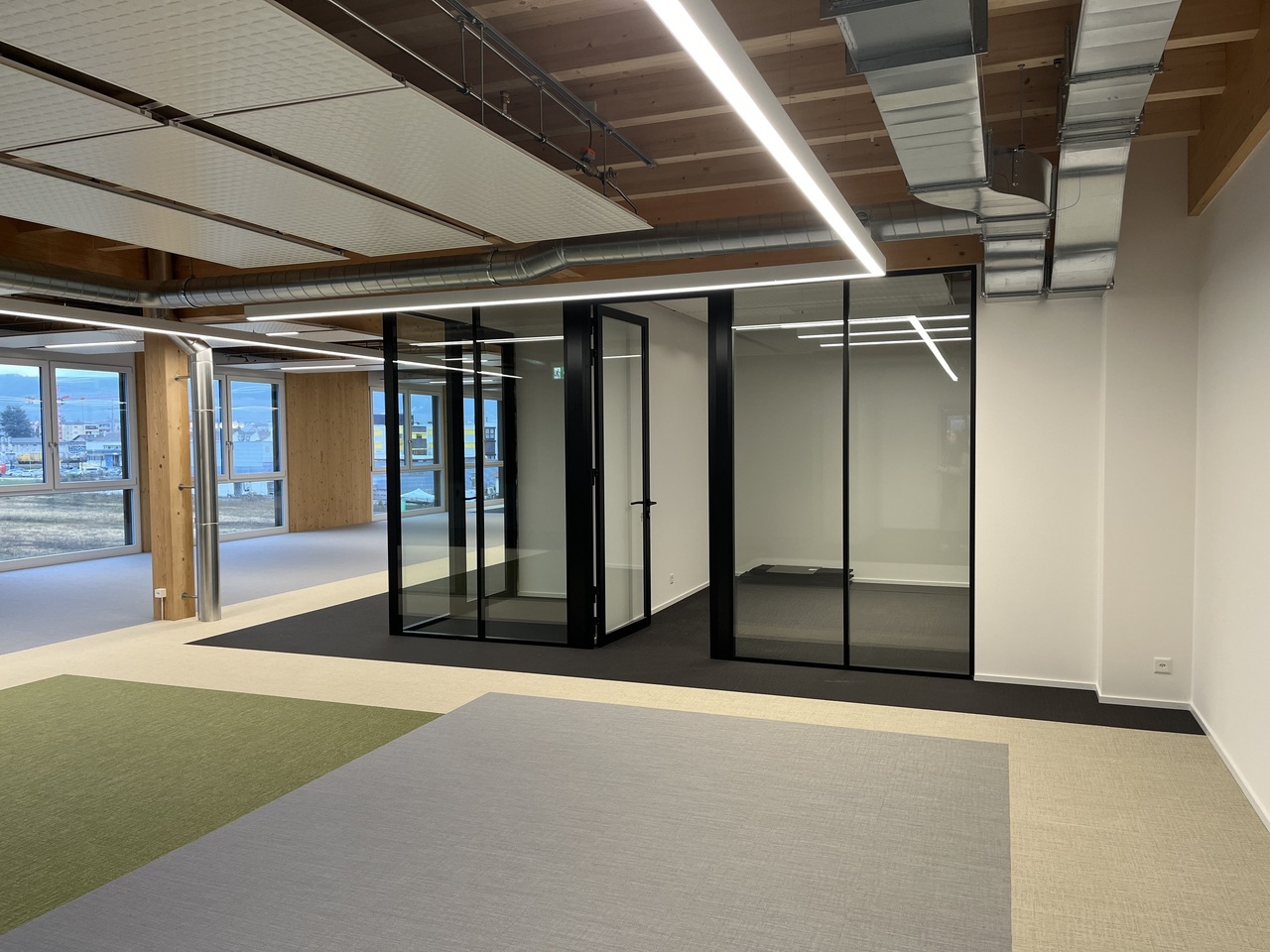 310m² office