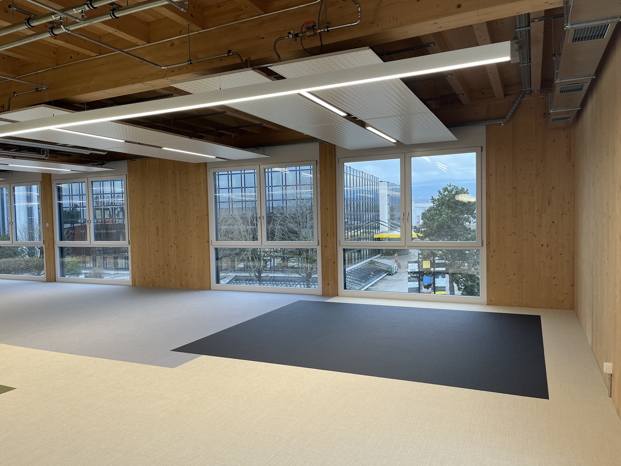 310m² office