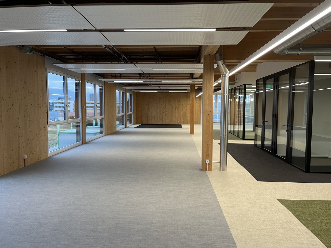 310m² office