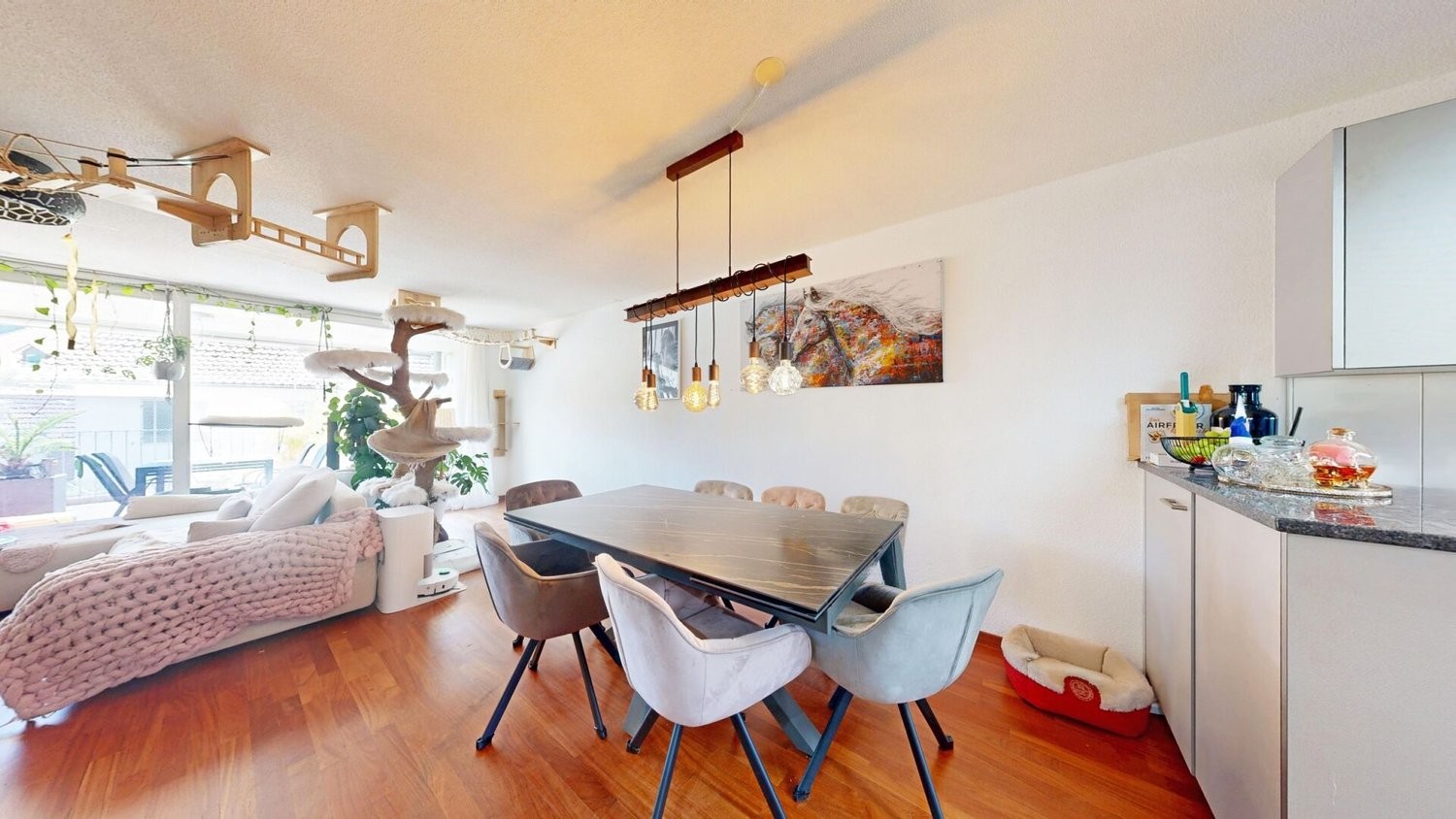 Living / commercial building, photo 3 of 10