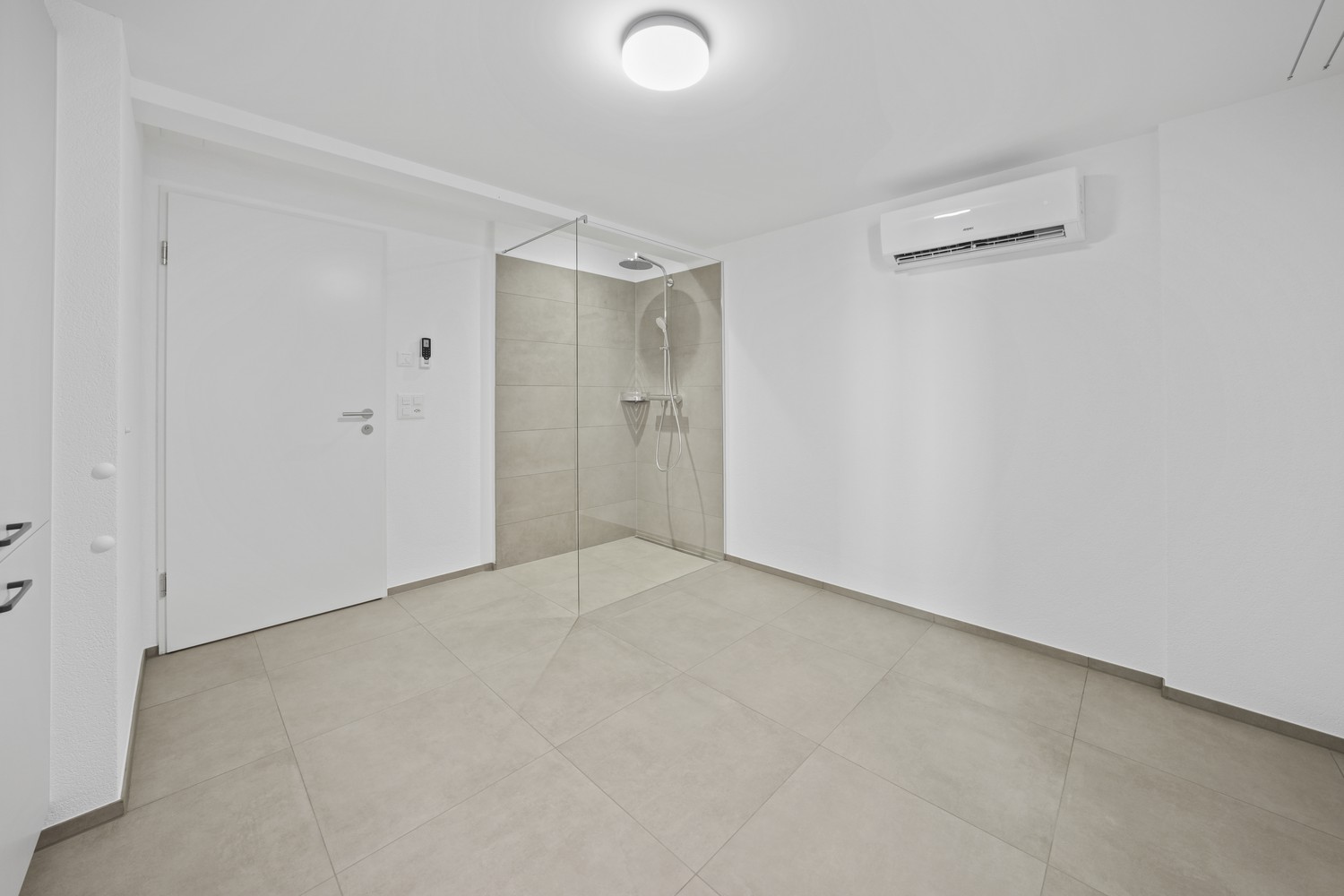 100m² commercial, photo 3 of 10