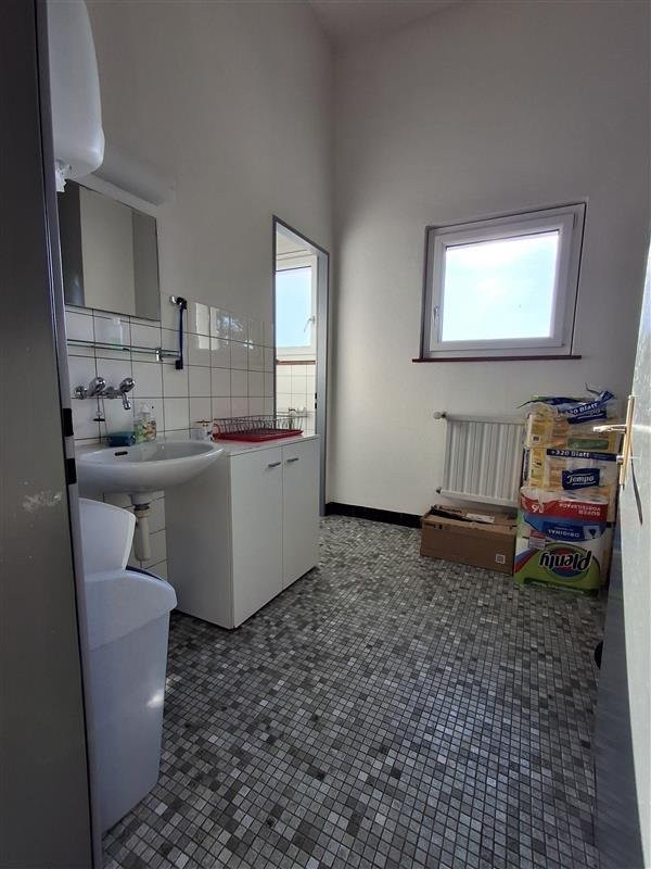 200m² storage room, photo 2 of 9