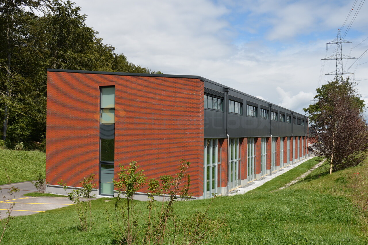 115m² commercial