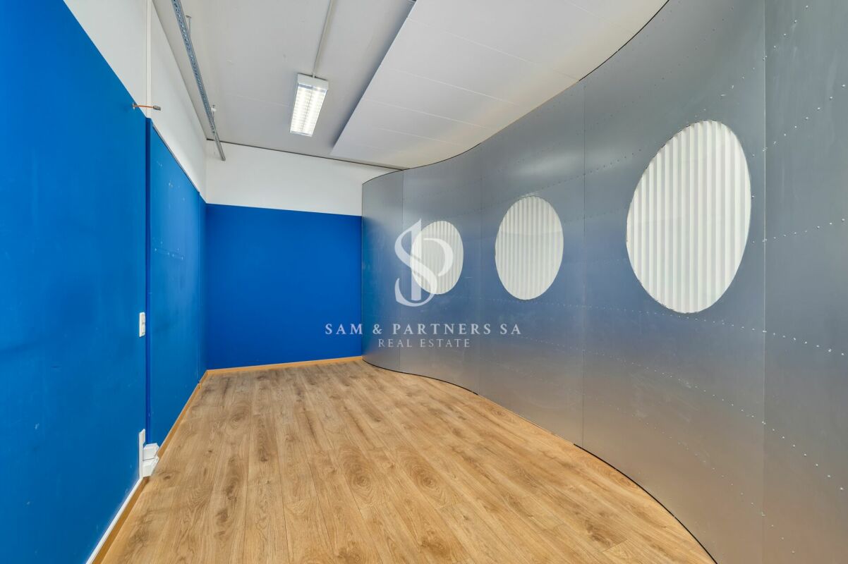 Office, photo 3 of 10