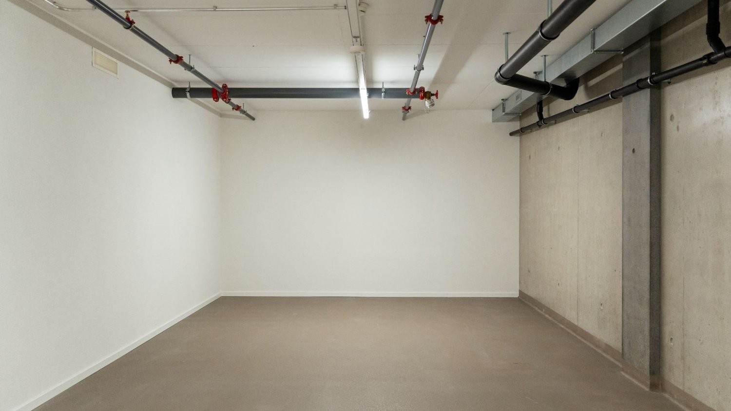 15m² storage room