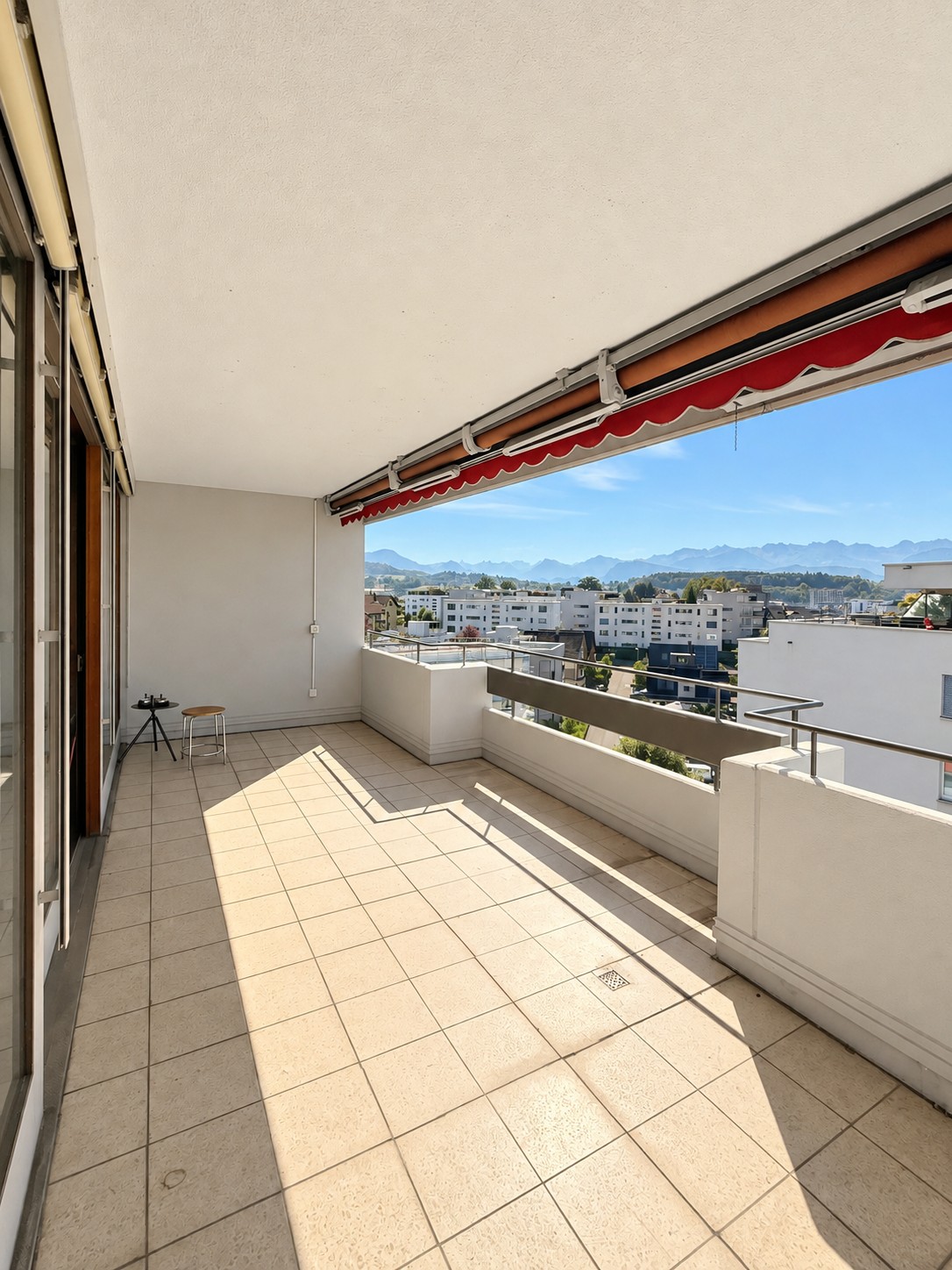 8 rooms apartment, photo 2 of 10