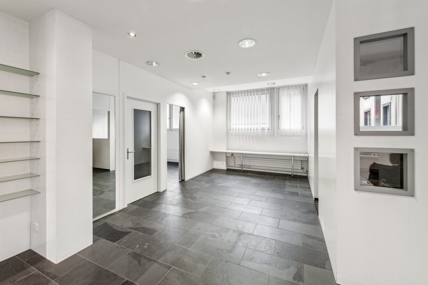 148m² shop, photo 3 of 6