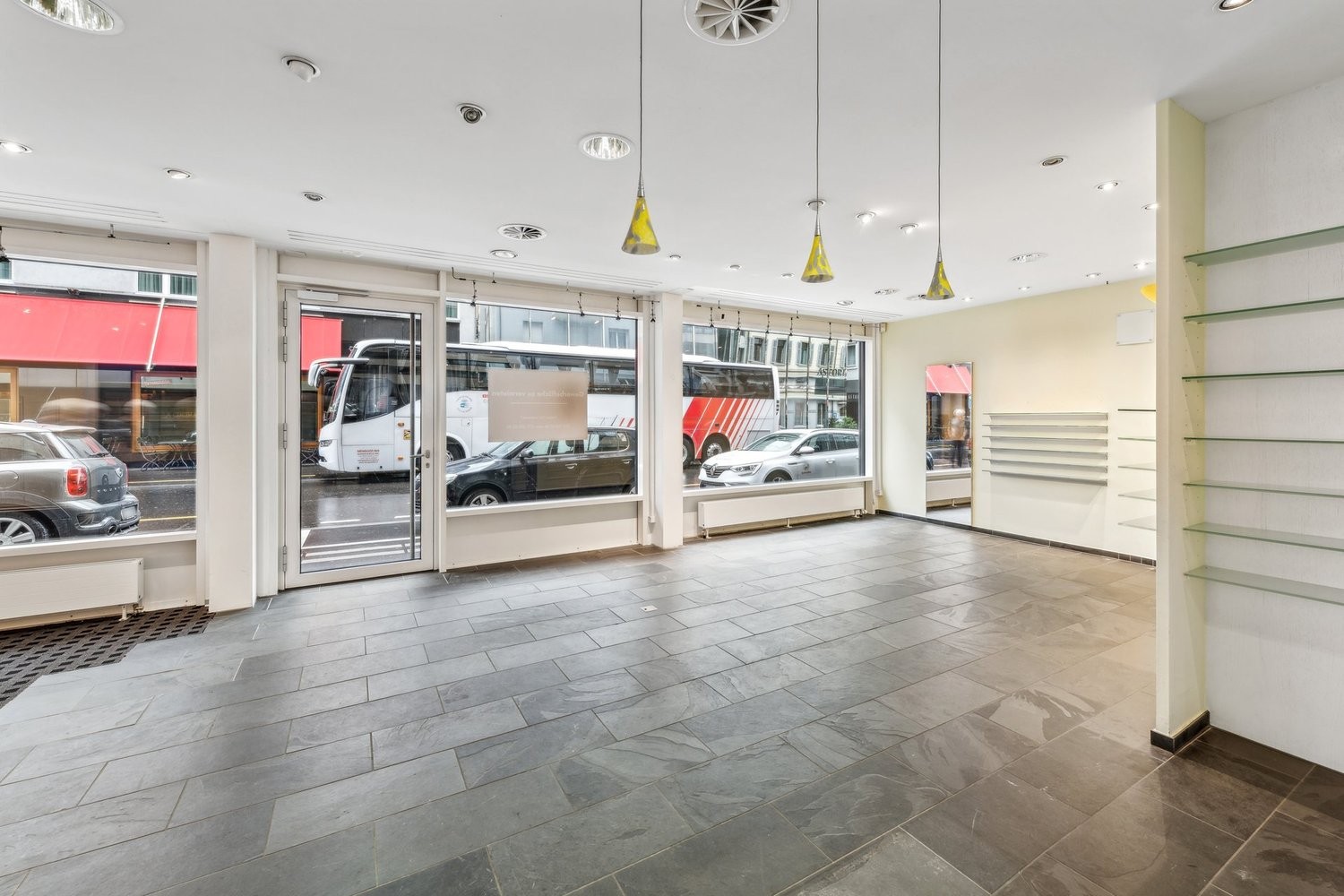 148m² shop, photo 2 of 6