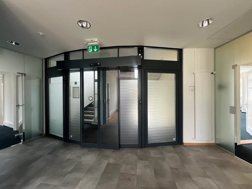 268m² office, photo 2 of 10