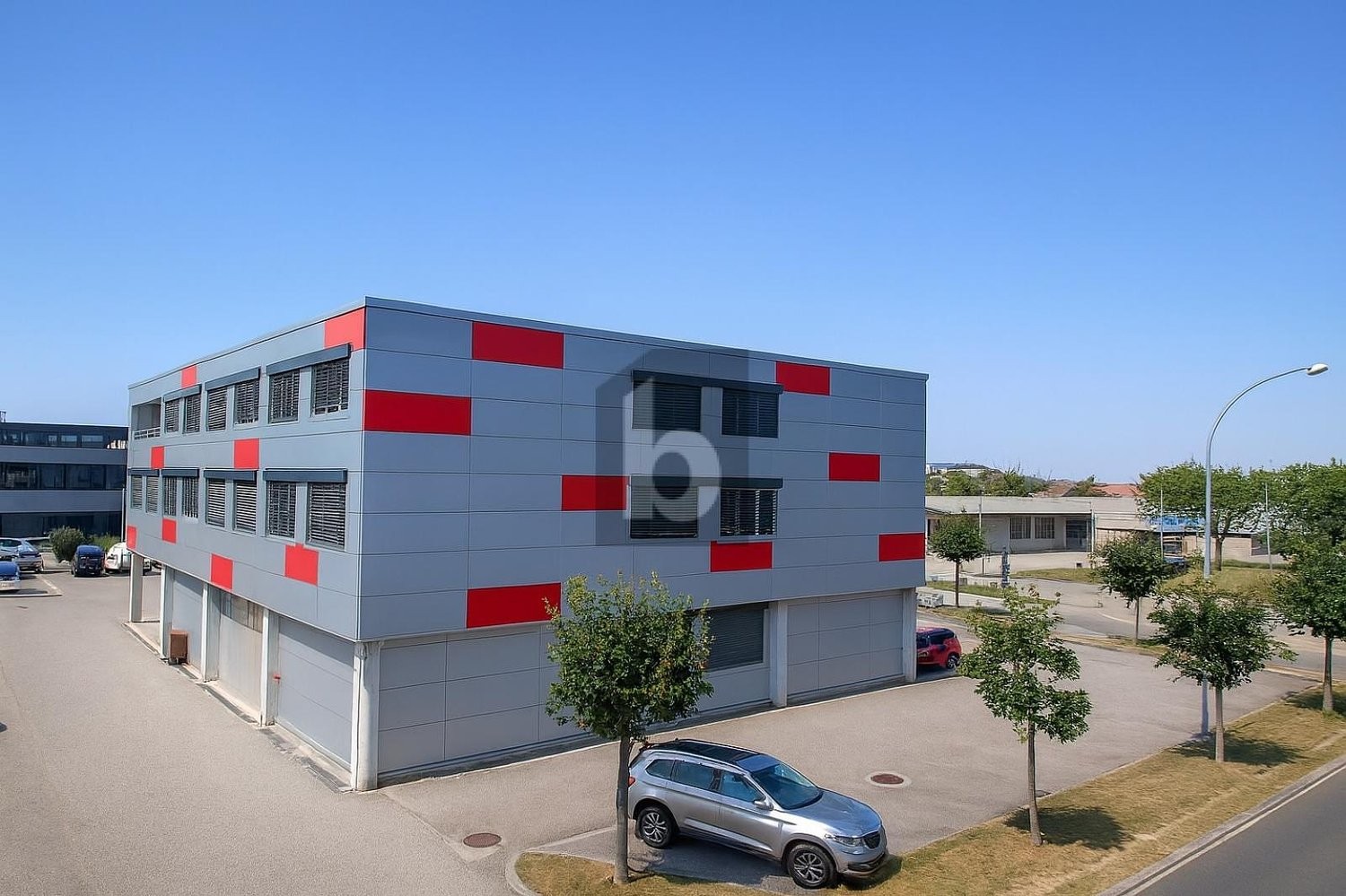 Living / commercial building, photo 1 of 4