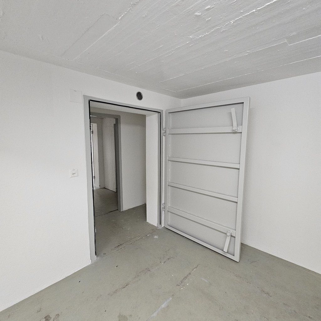 260m² storage room