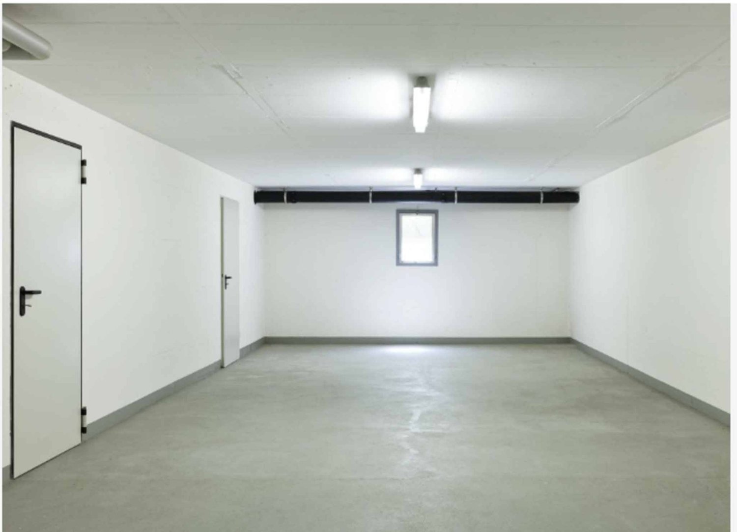 450m² storage room