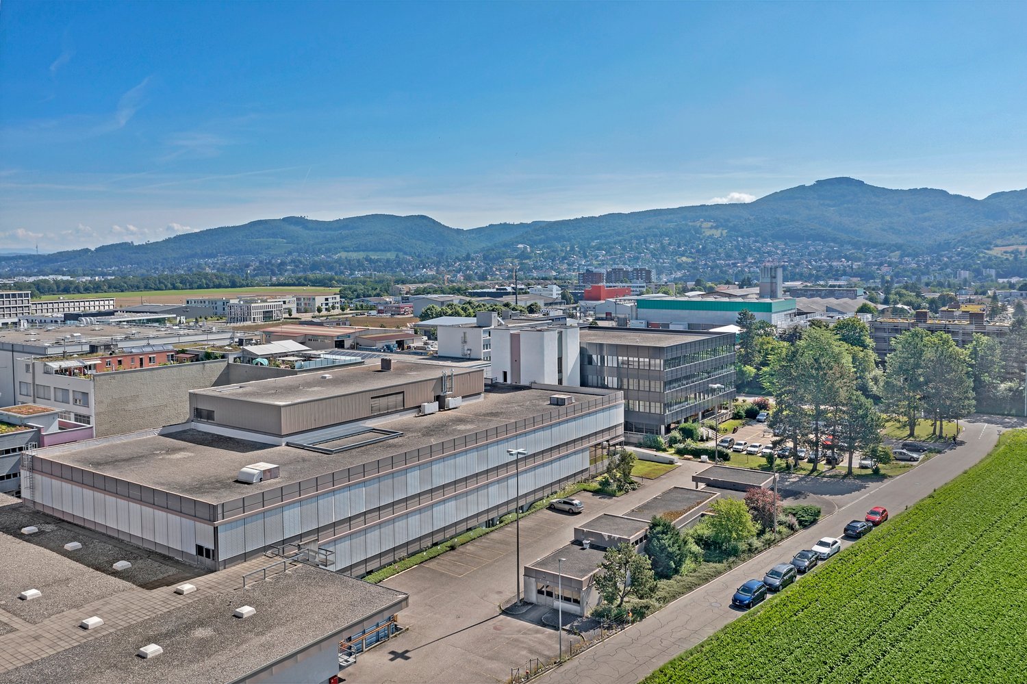 165m² industrial object, photo 2 of 2