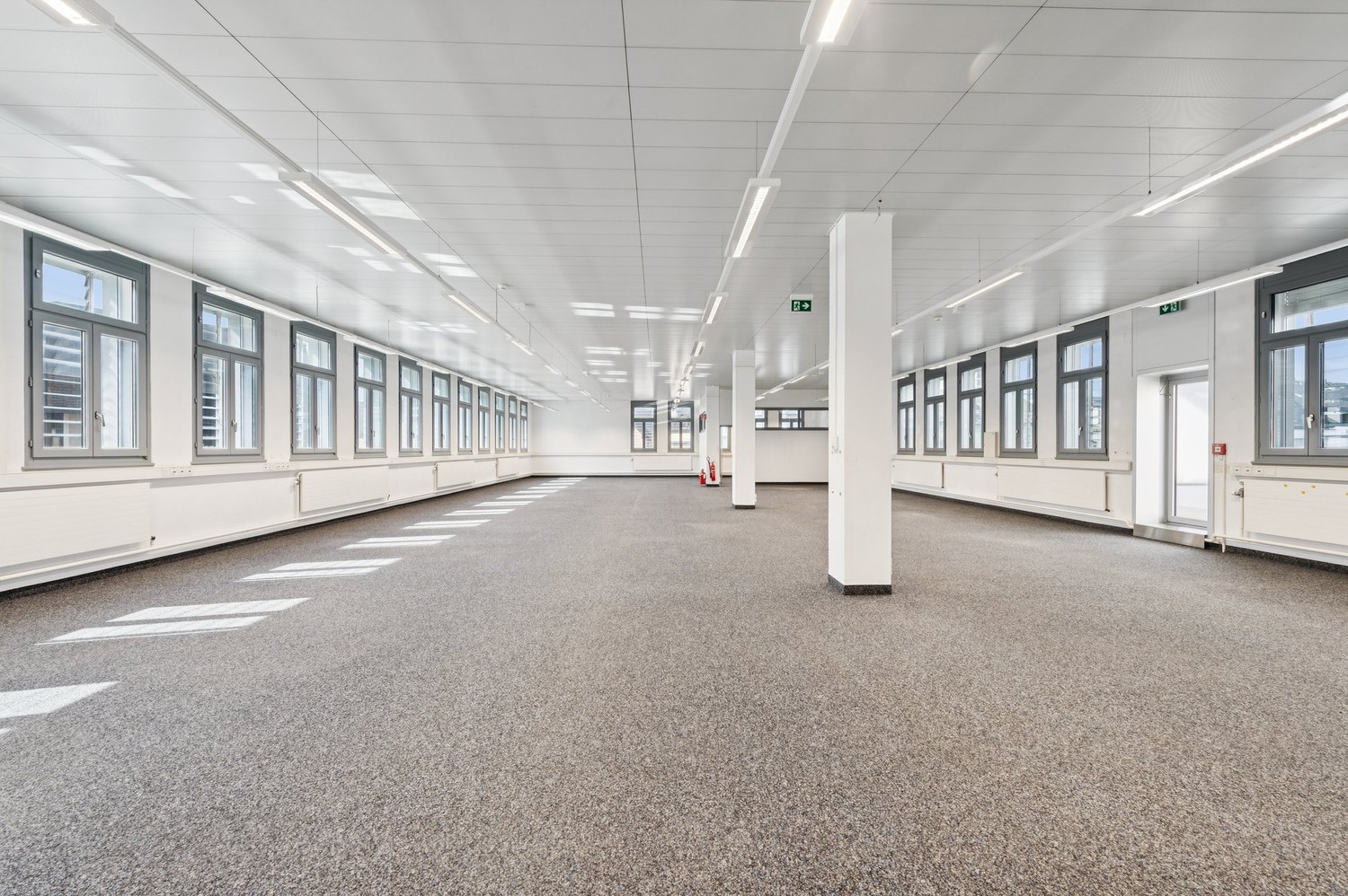 361m² office, photo 1 of 5